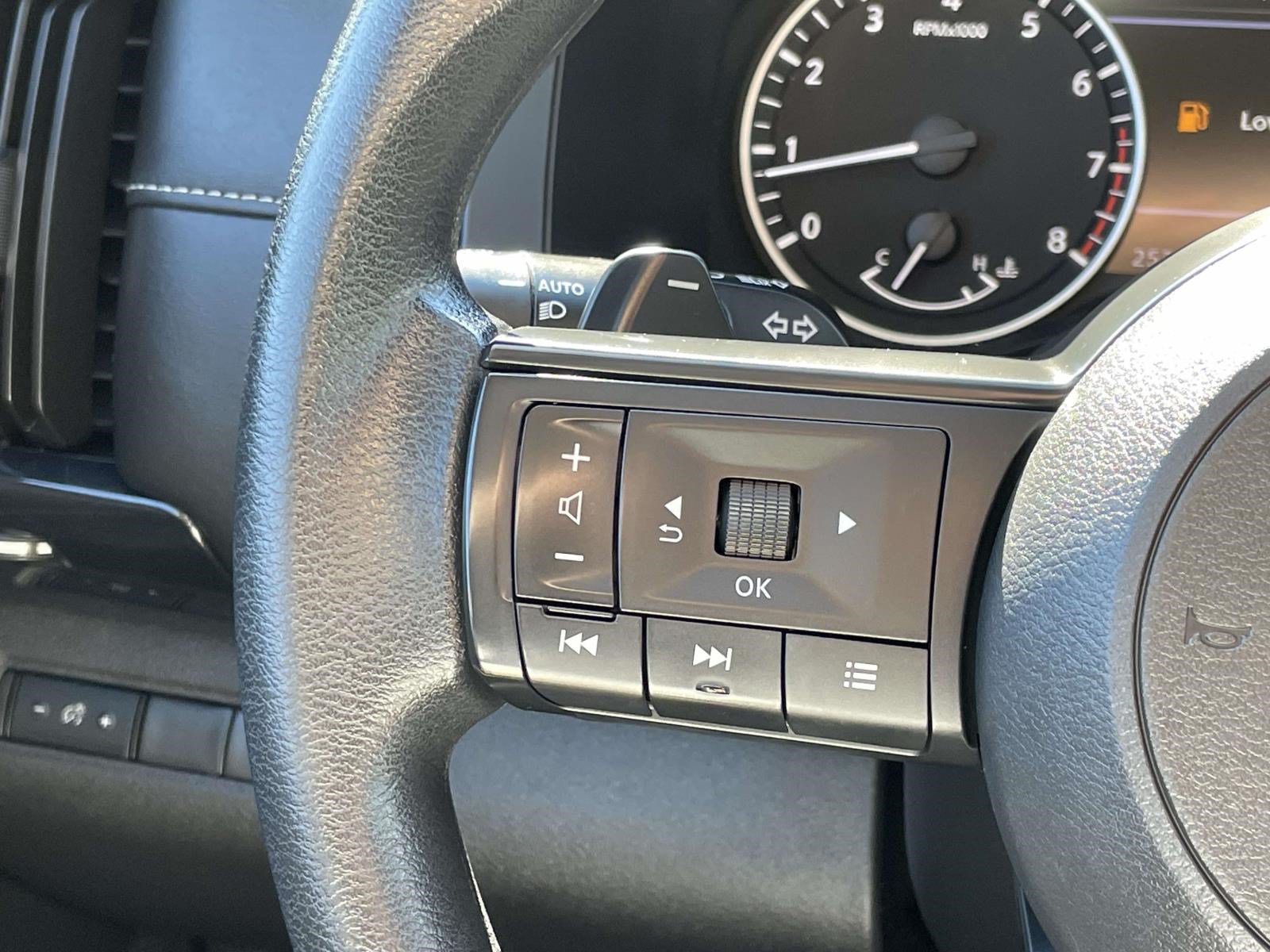 Used 2024 Nissan Pathfinder S AWD/4WD image 22