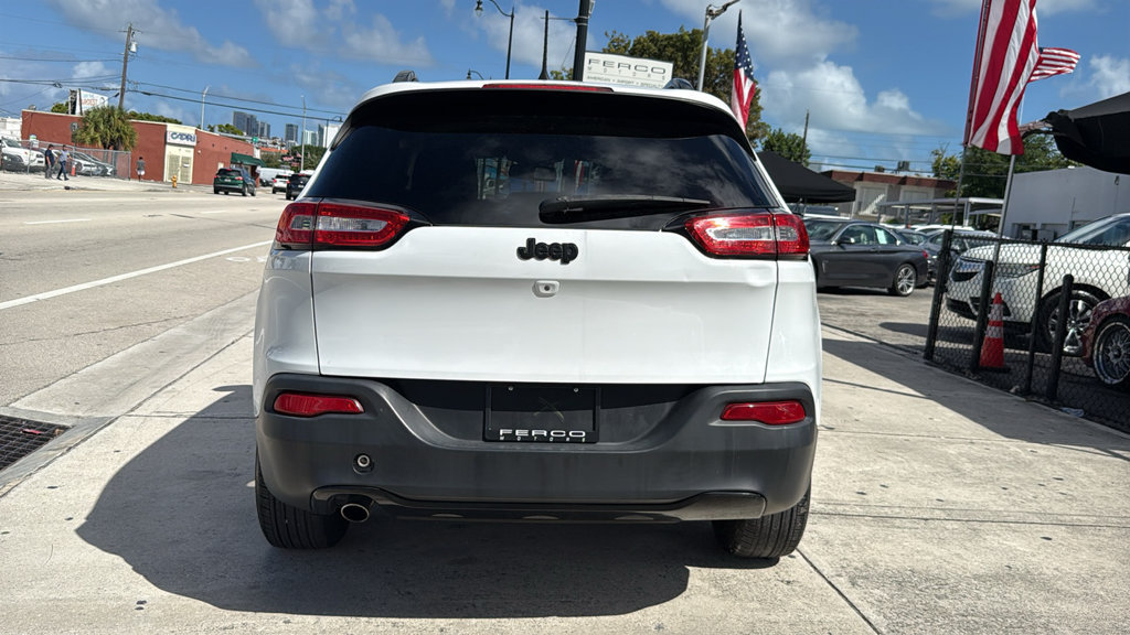 Used 2018 Jeep Cherokee Latitude FWD image 13