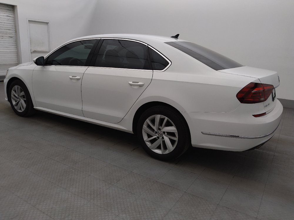 Used 2018 Volkswagen Passat 2.0T SE w/ SE Lighting Package FWD image 3