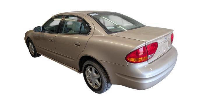 Used 2002 Oldsmobile Alero GL FWD image 3