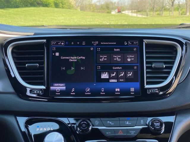 Used 2025 Chrysler Pacifica Select image 24