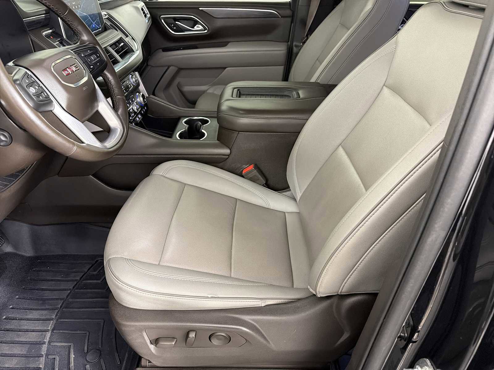 Used 2022 GMC Yukon XL SLT w/ SLT Luxury Package image 14