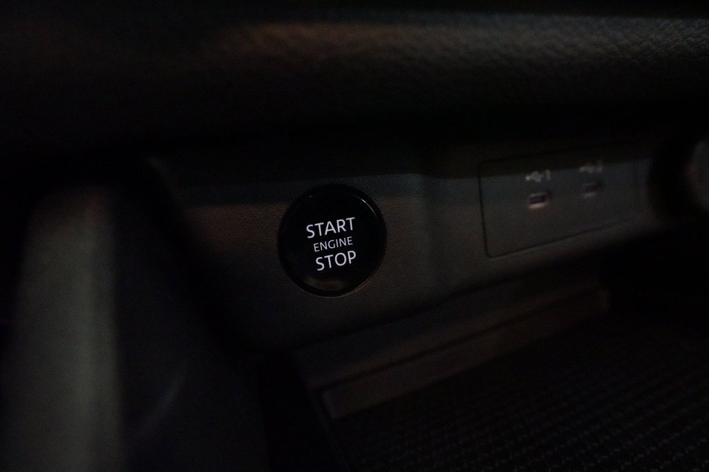 Certified 2025 Nissan Rogue SV image 31