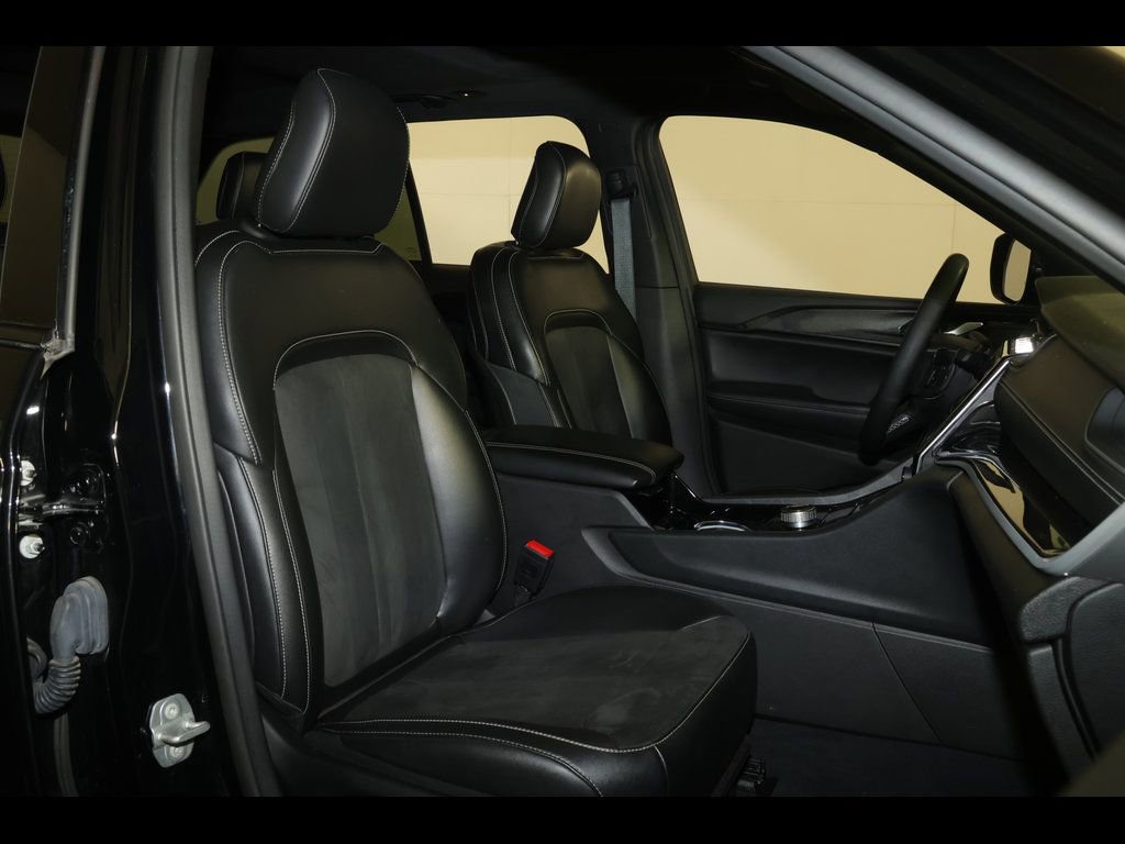 Used 2023 Jeep Grand Cherokee Altitude image 29