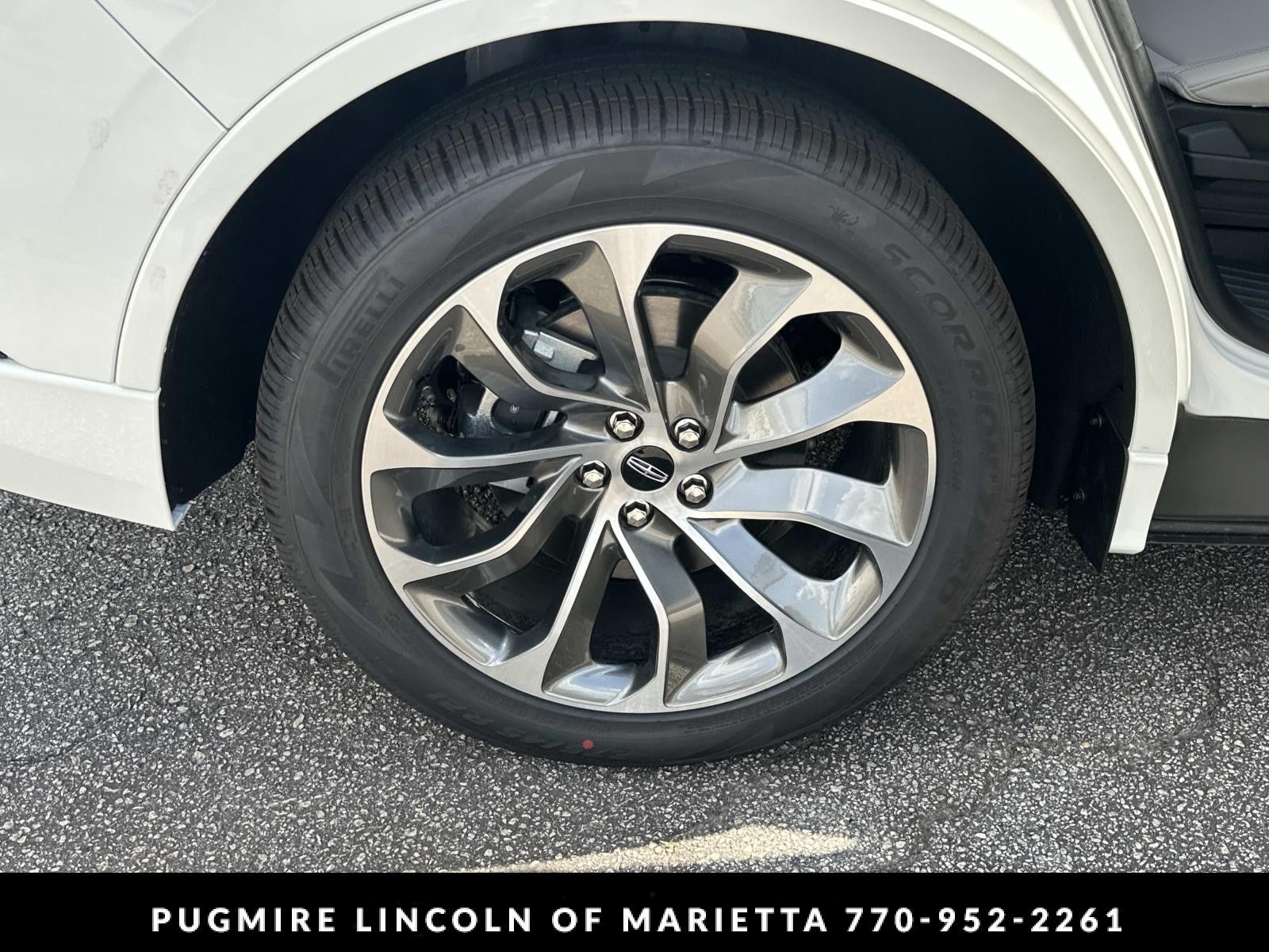 New 2026 Lincoln Aviator 2WD w/ Jet Appearance Package image 17