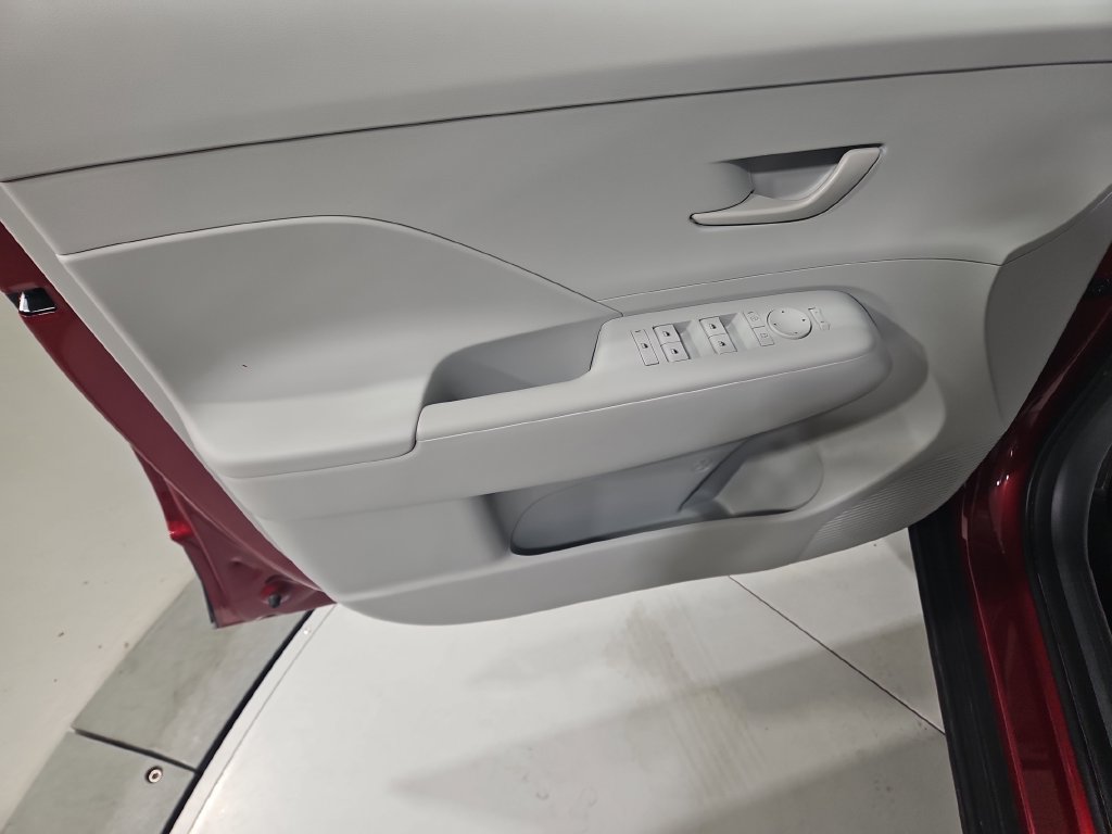 Certified 2025 Hyundai Kona SEL AWD/4WD image 12