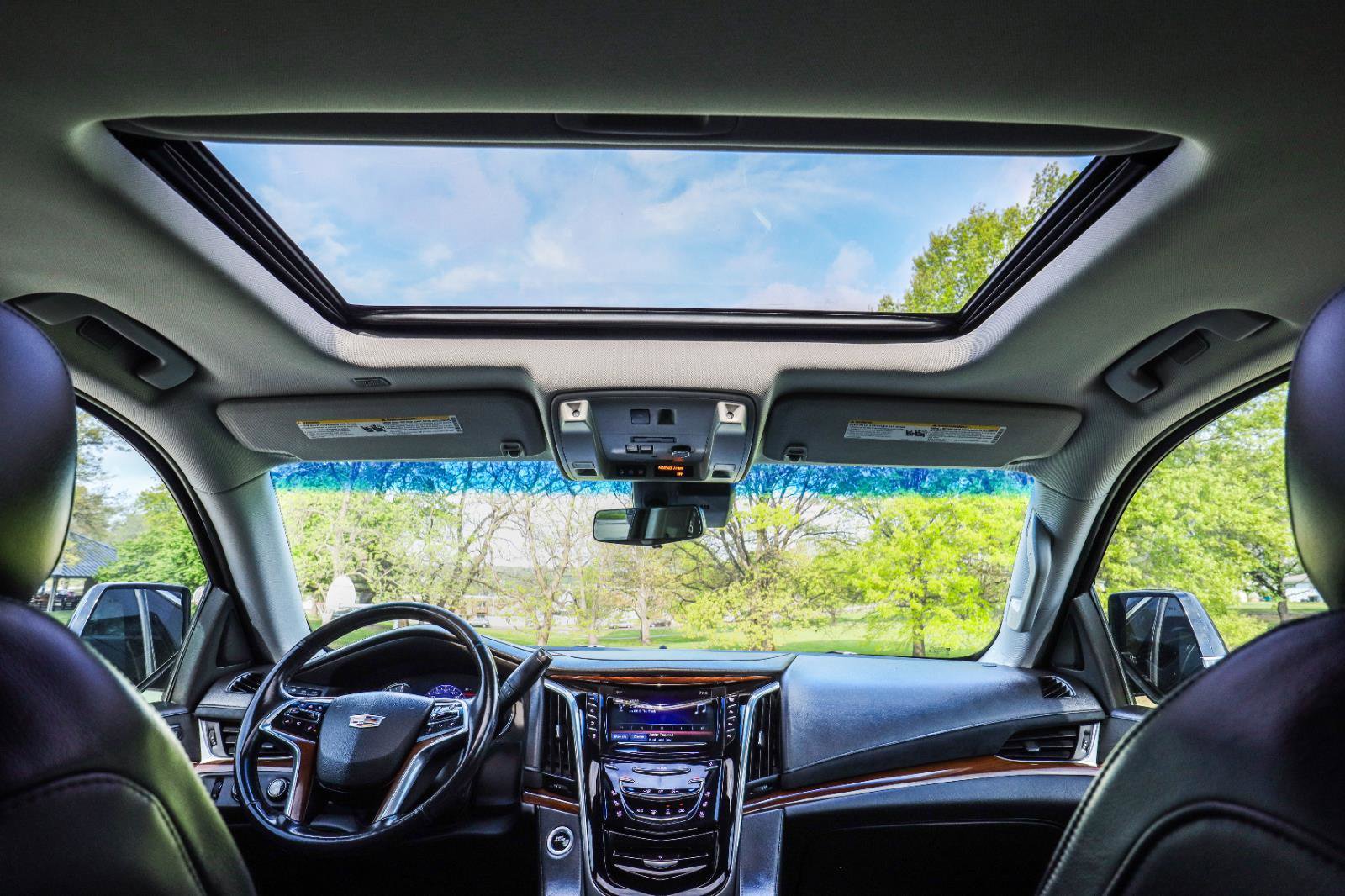 Used 2018 Cadillac Escalade Luxury AWD/4WD image 6