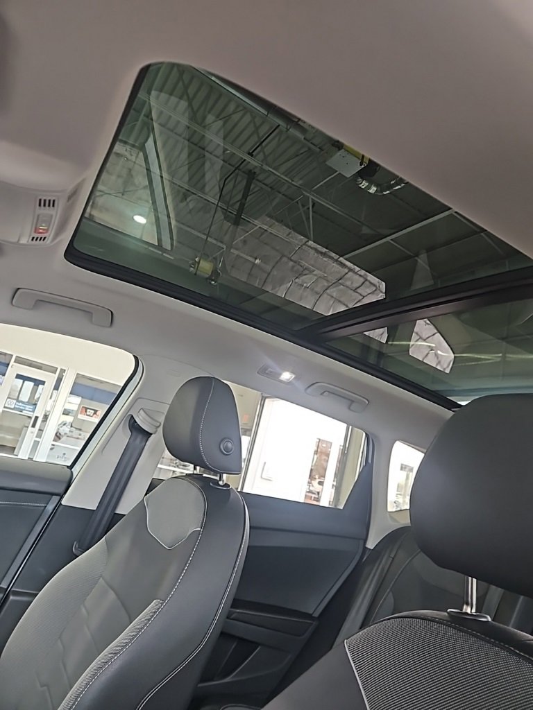 Used 2025 Volkswagen Taos SE image 28