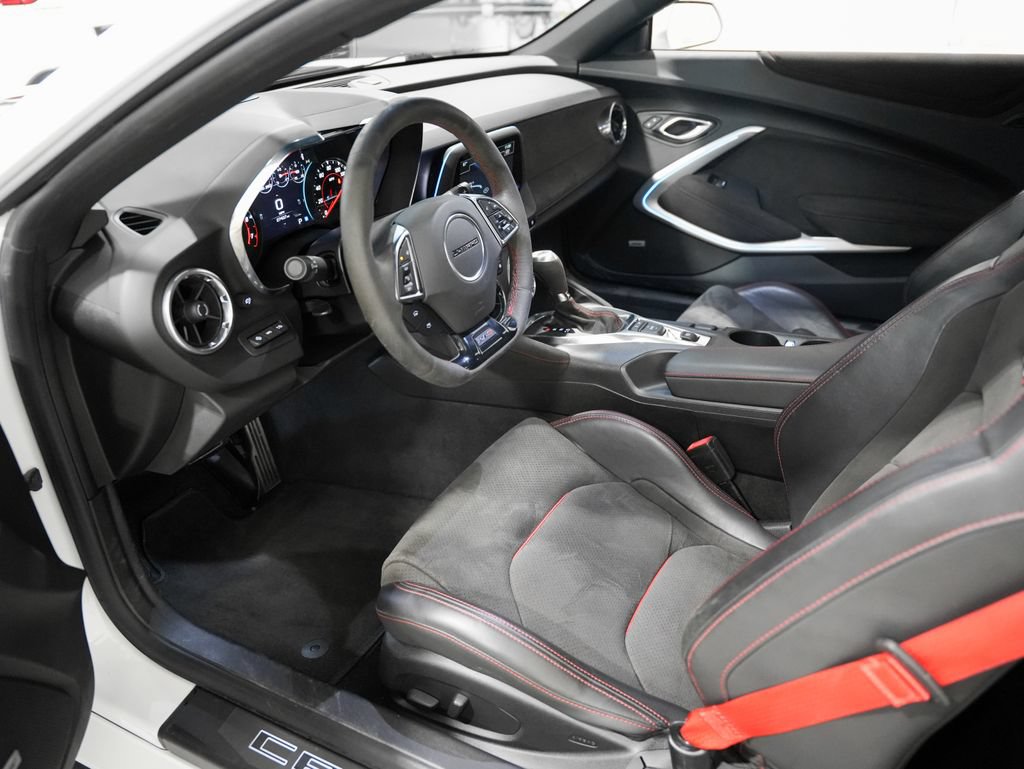 Used 2018 Chevrolet Camaro ZL1 RWD image 9