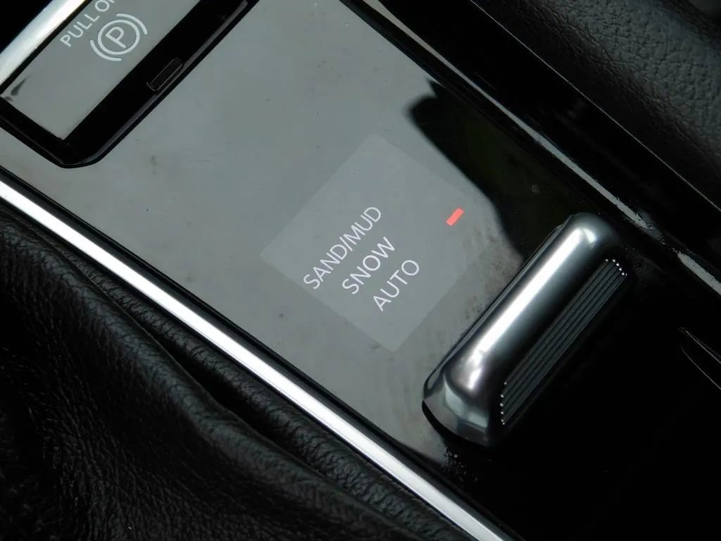 Used 2023 Jeep Compass Limited image 21