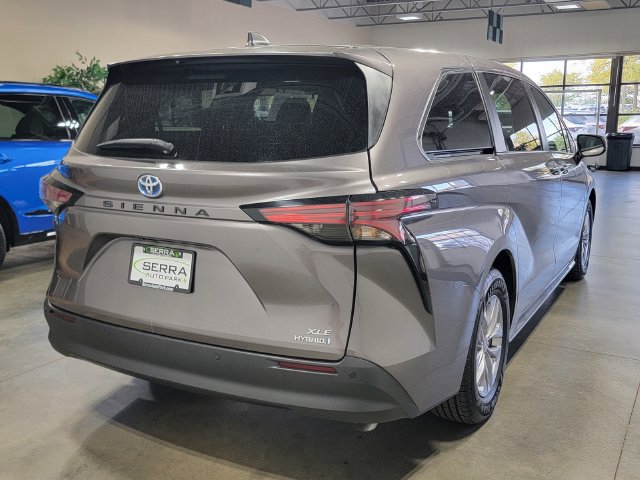 Used 2022 Toyota Sienna XLE FWD image 5