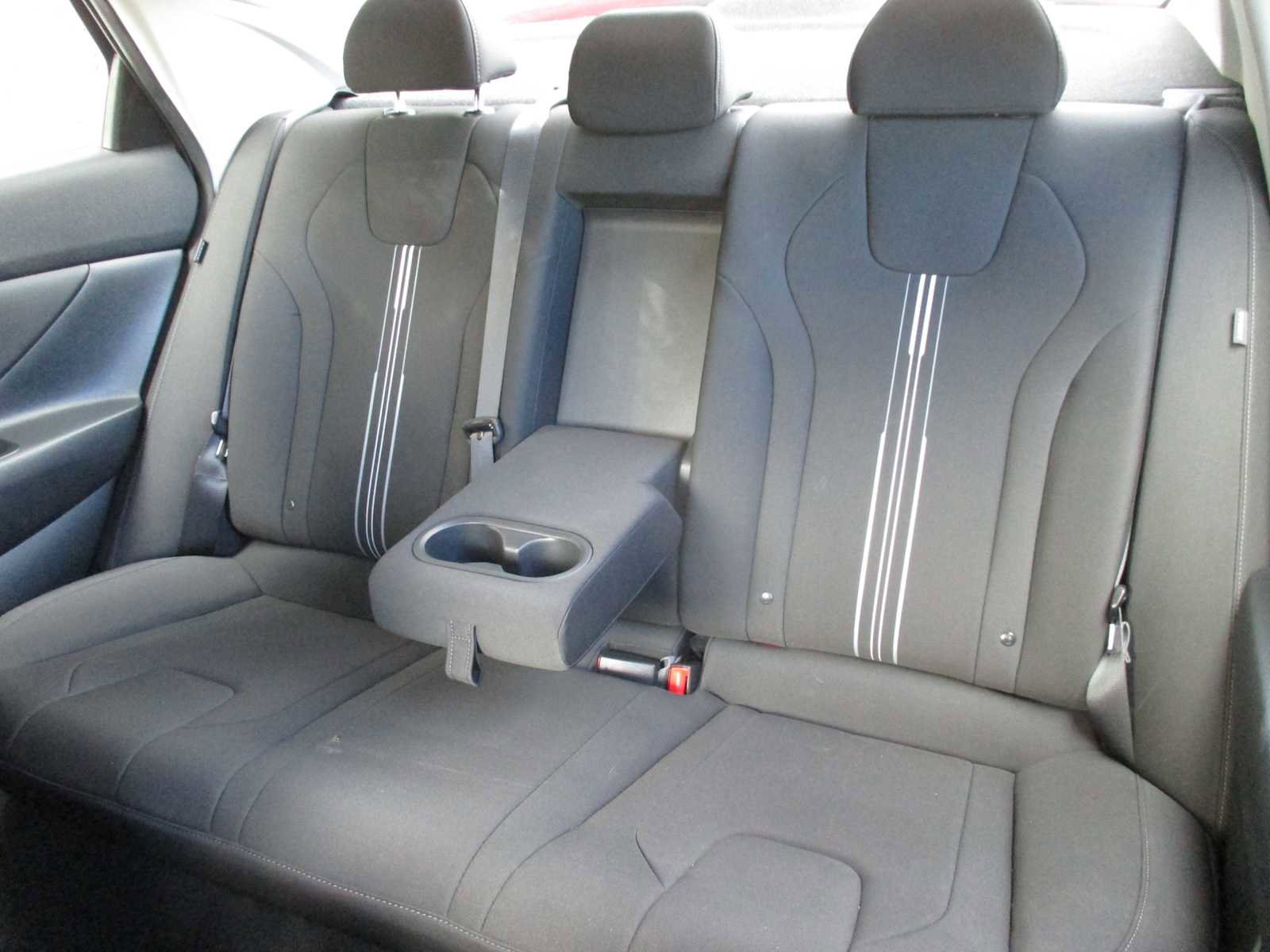 Used 2024 Hyundai Elantra SEL w/ Convenience Package image 28