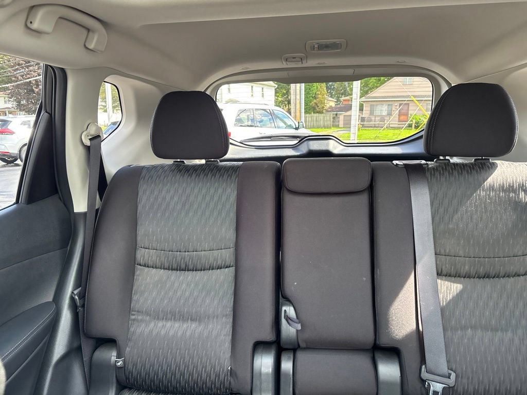 Used 2018 Nissan Rogue SV w/ Sun & Sound Touring Package AWD/4WD image 37