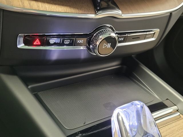 New 2026 Volvo XC60 B5 Core w/ Climate Package AWD/4WD image 18