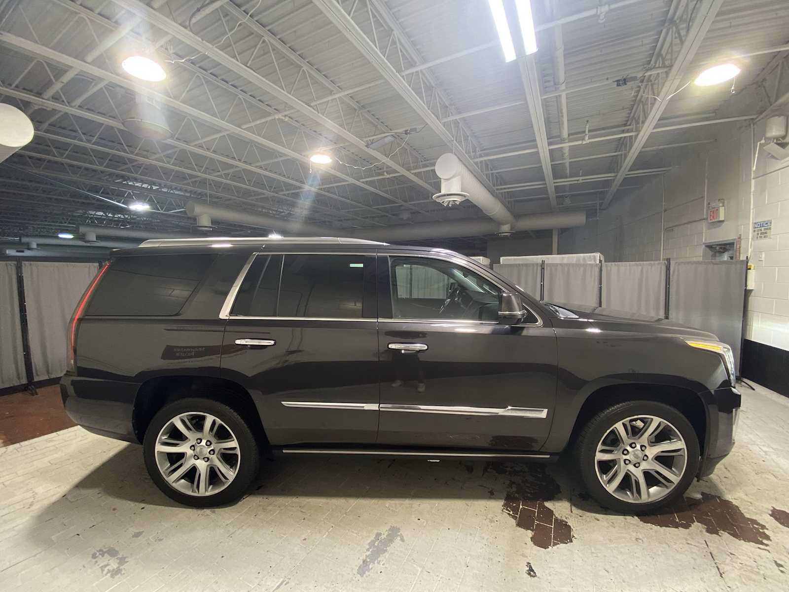 Used 2015 Cadillac Escalade Premium AWD/4WD image 27