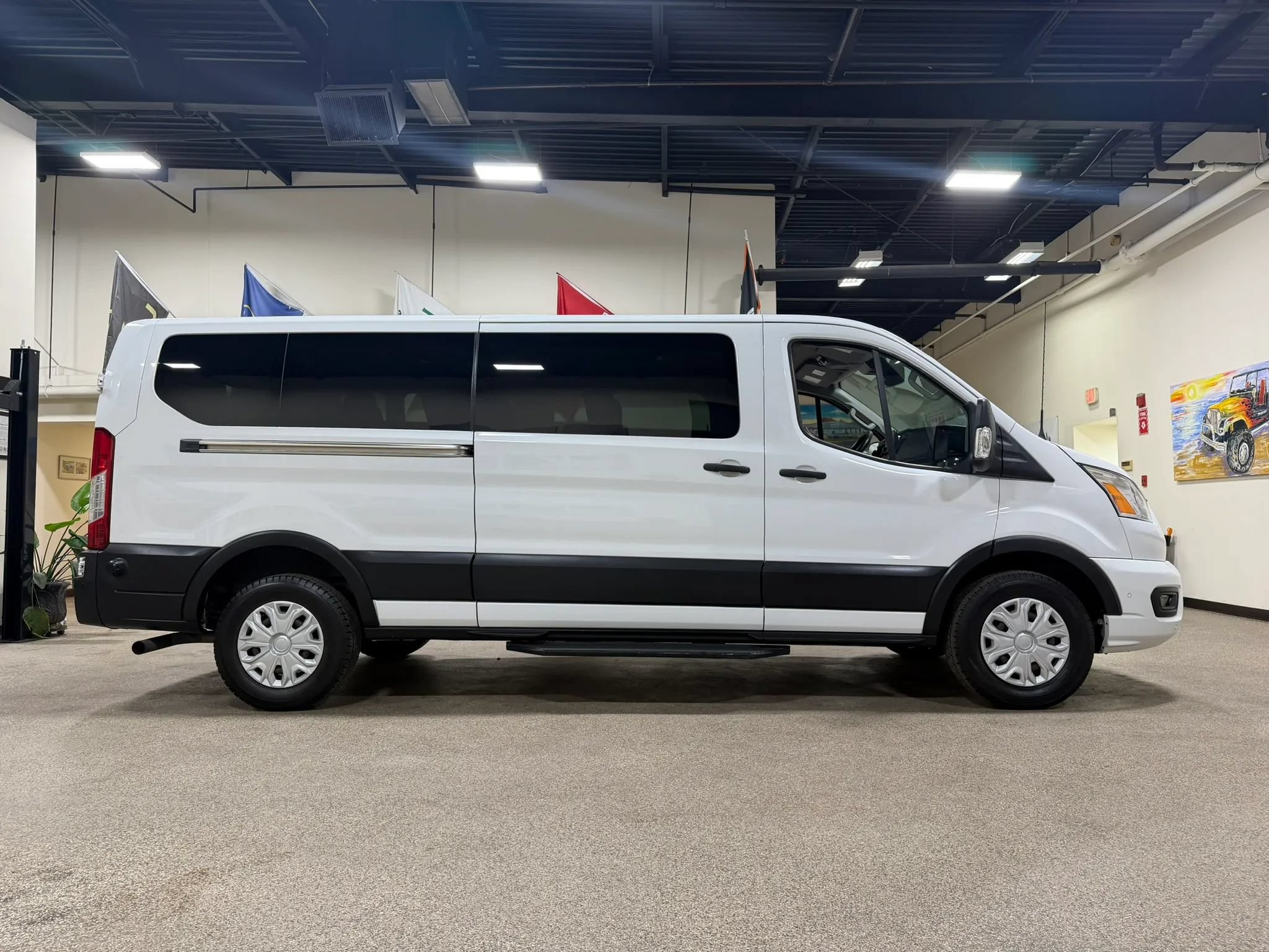 Used 2020 Ford Transit 350 XLT RWD image 7
