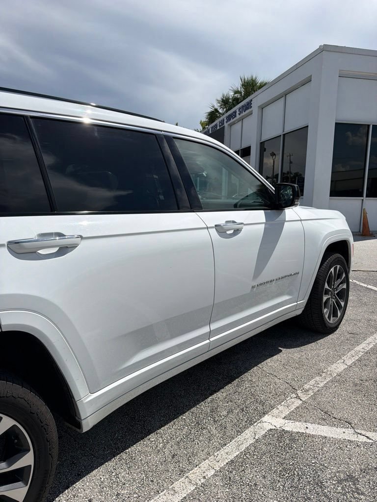 Used 2022 Jeep Grand Cherokee L Overland w/ Advanced Protech Group III AWD/4WD image 16