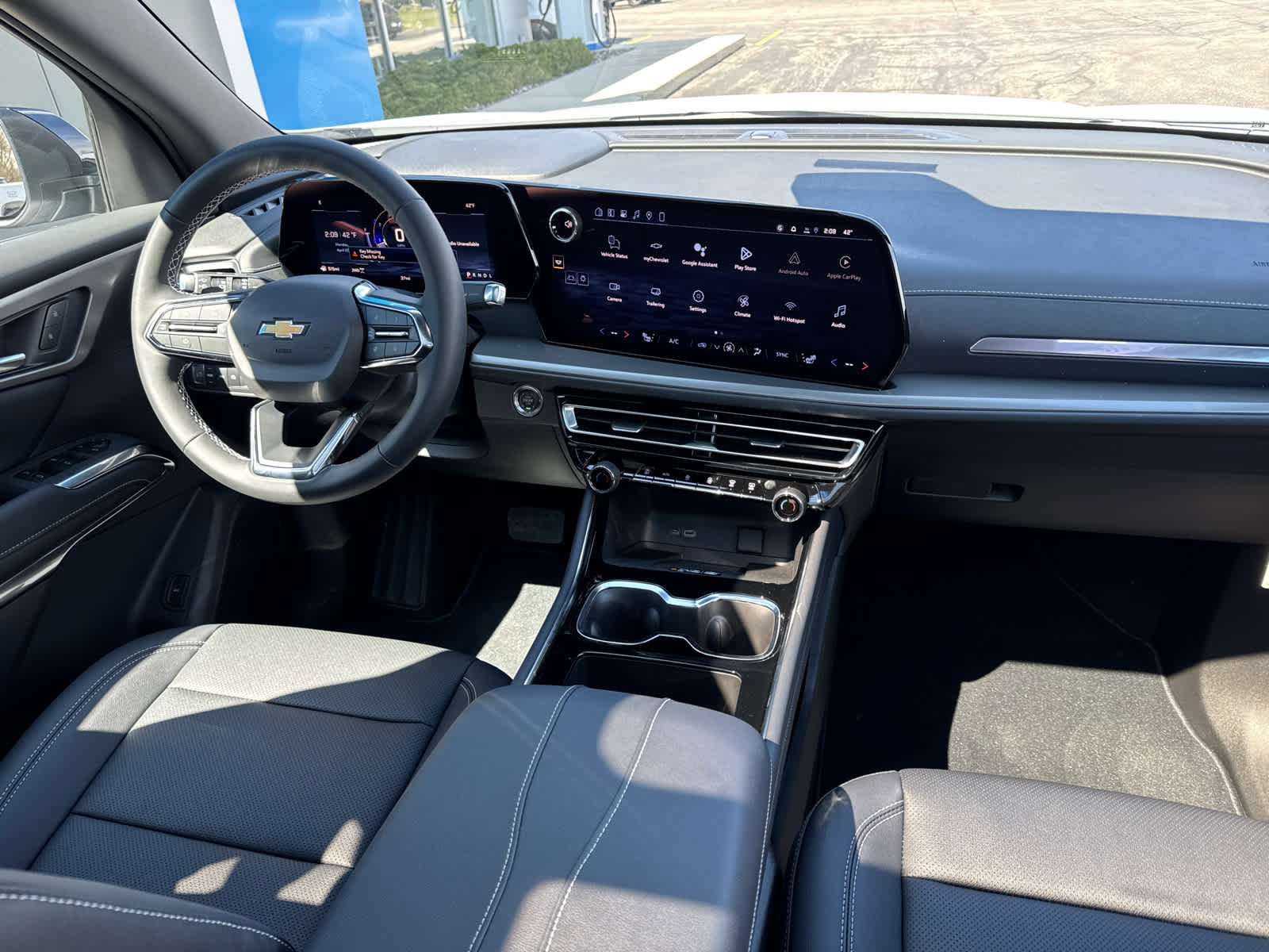 New 2026 Chevrolet Traverse LT w/ Sun and Wheel Package AWD/4WD image 7