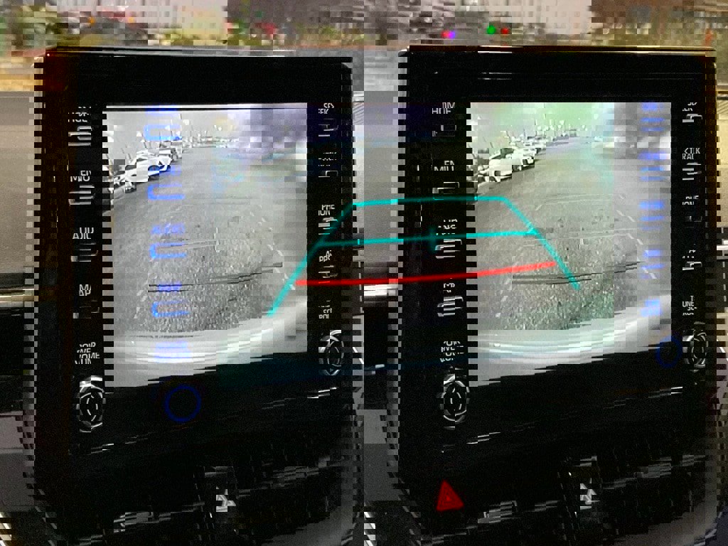 Used 2020 Toyota Corolla LE image 21