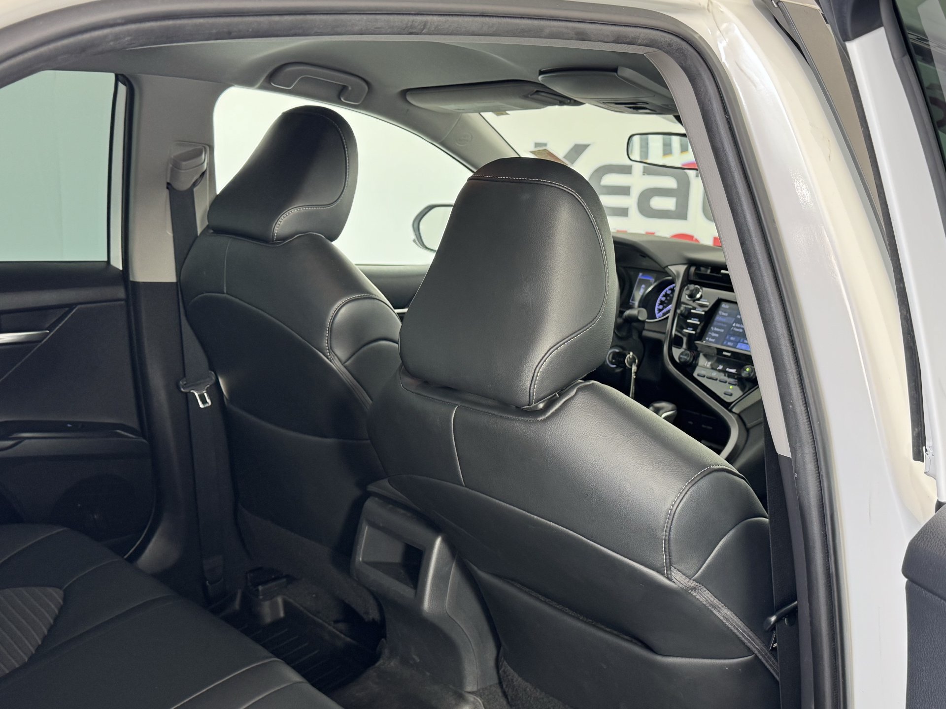 Used 2020 Toyota Camry SE FWD image 18