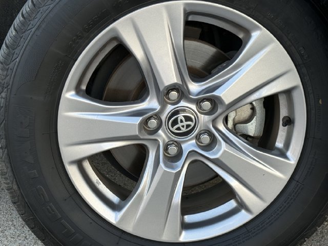 Used 2025 Toyota RAV4 XLE FWD image 10