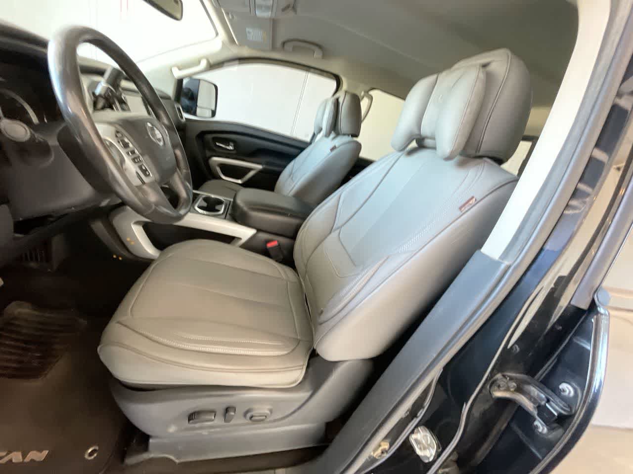 Used 2017 Nissan Titan SV AWD/4WD image 11