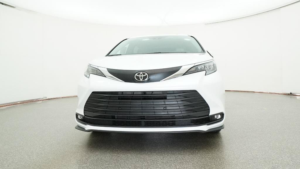 New 2026 Toyota Sienna XLE FWD image 18
