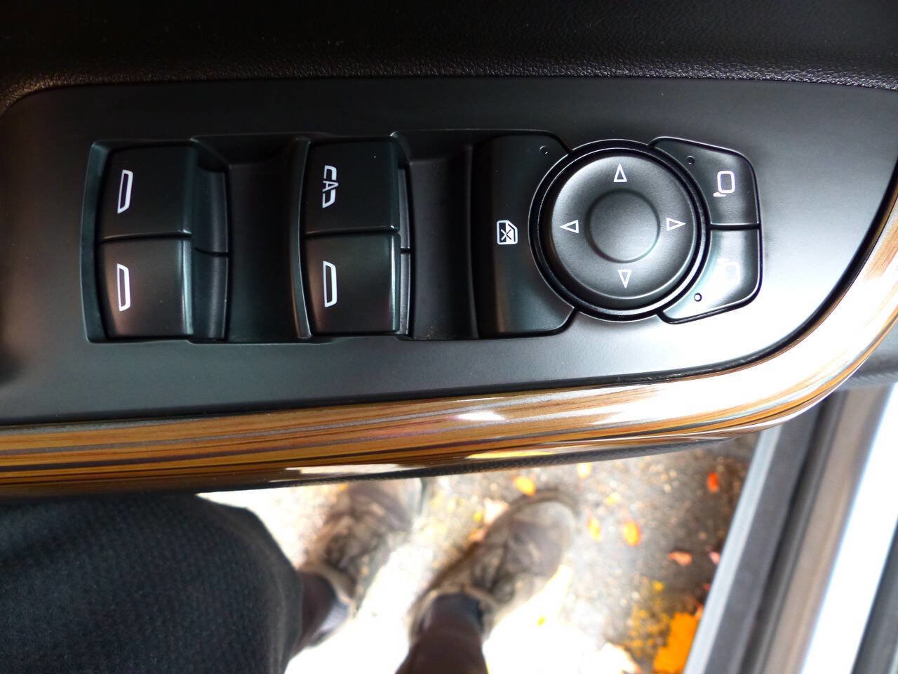 Used 2021 GMC Acadia SLE w/ Driver Convenience Package FWD image 20