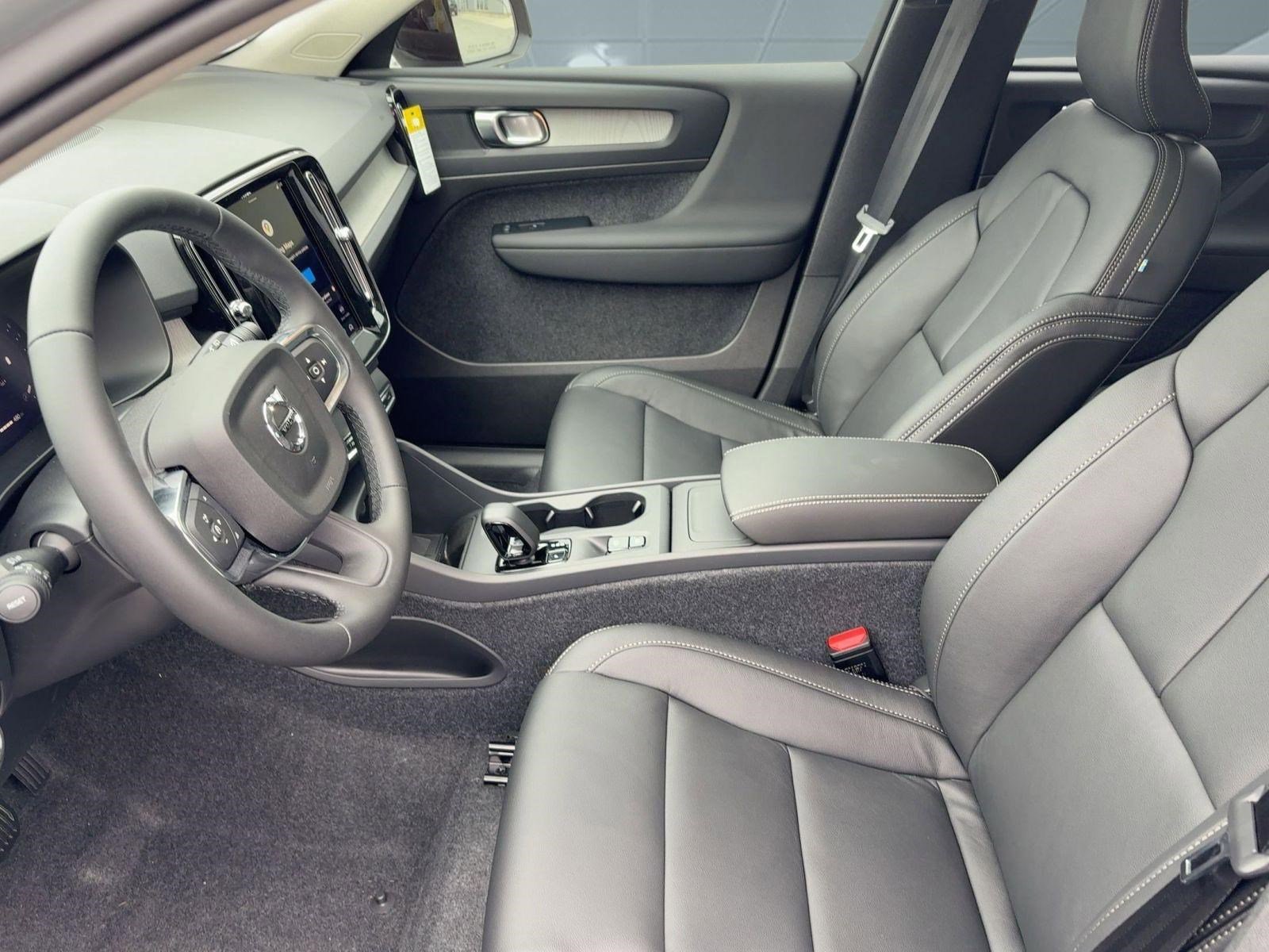 New 2026 Volvo XC40 B4 Core image 5