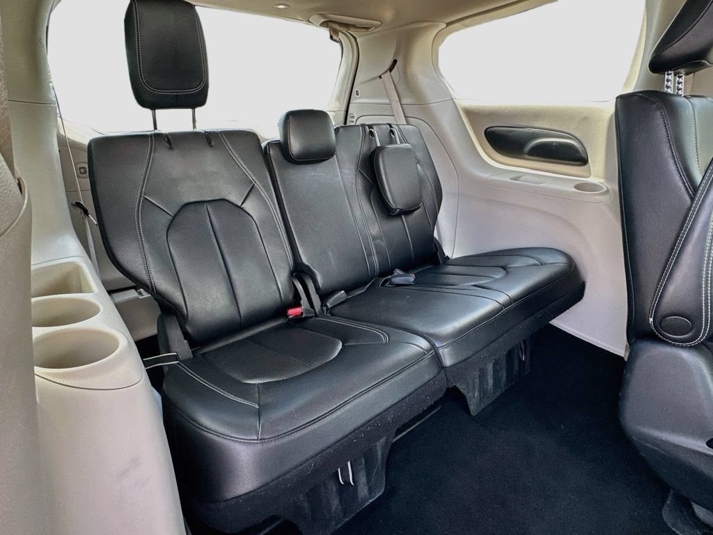 Used 2022 Chrysler Pacifica Touring-L FWD image 30