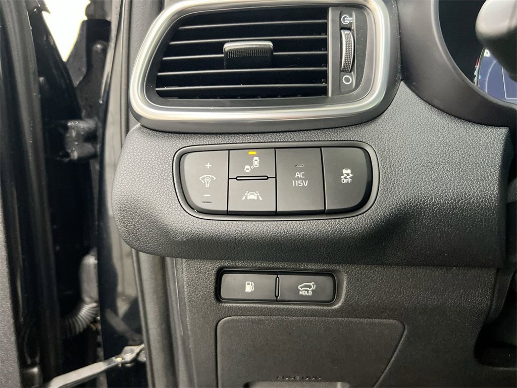 Used 2018 Kia Sorento SX image 18
