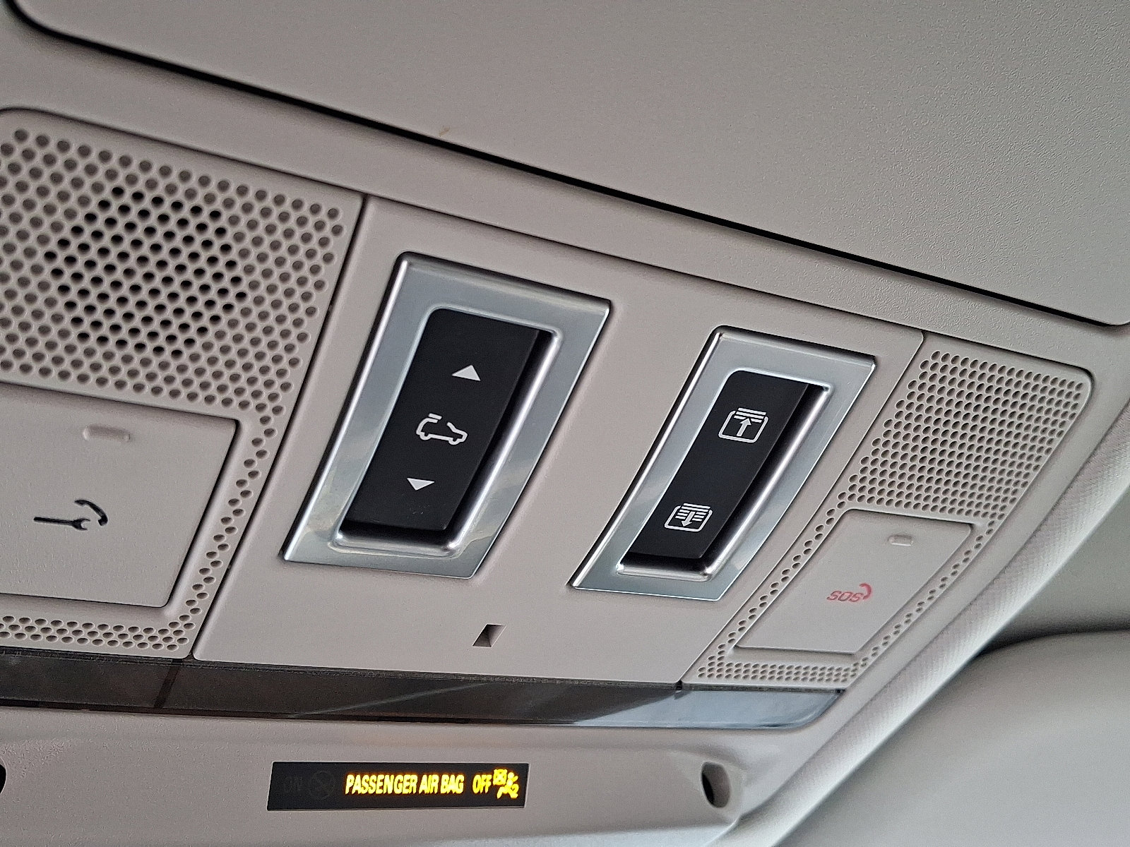 Used 2020 Land Rover Defender 110 HSE image 25