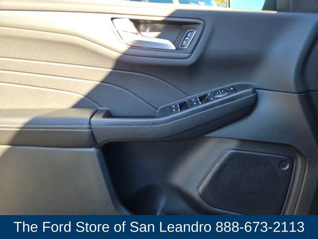 New 2025 Ford Escape SE image 18