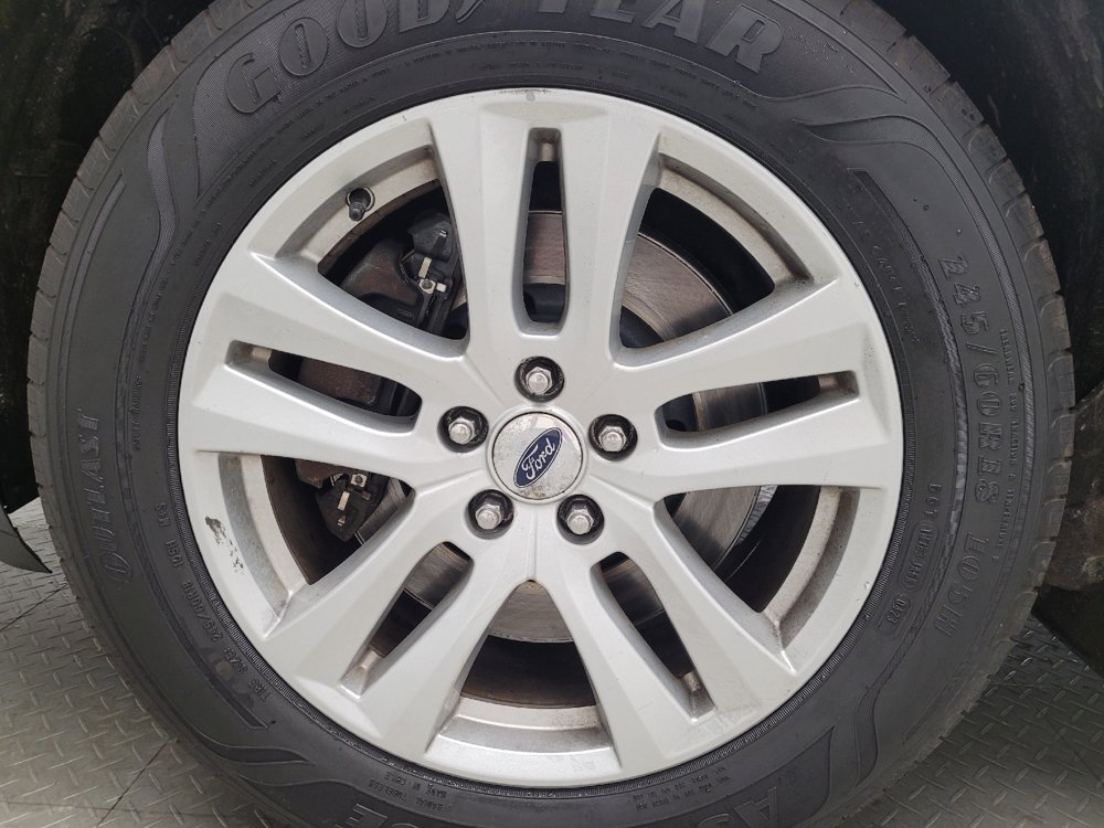 Used 2018 Ford Explorer XLT w/ Equipment Group 202A AWD/4WD image 31
