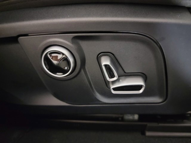 Used 2023 Maserati Levante GT image 16