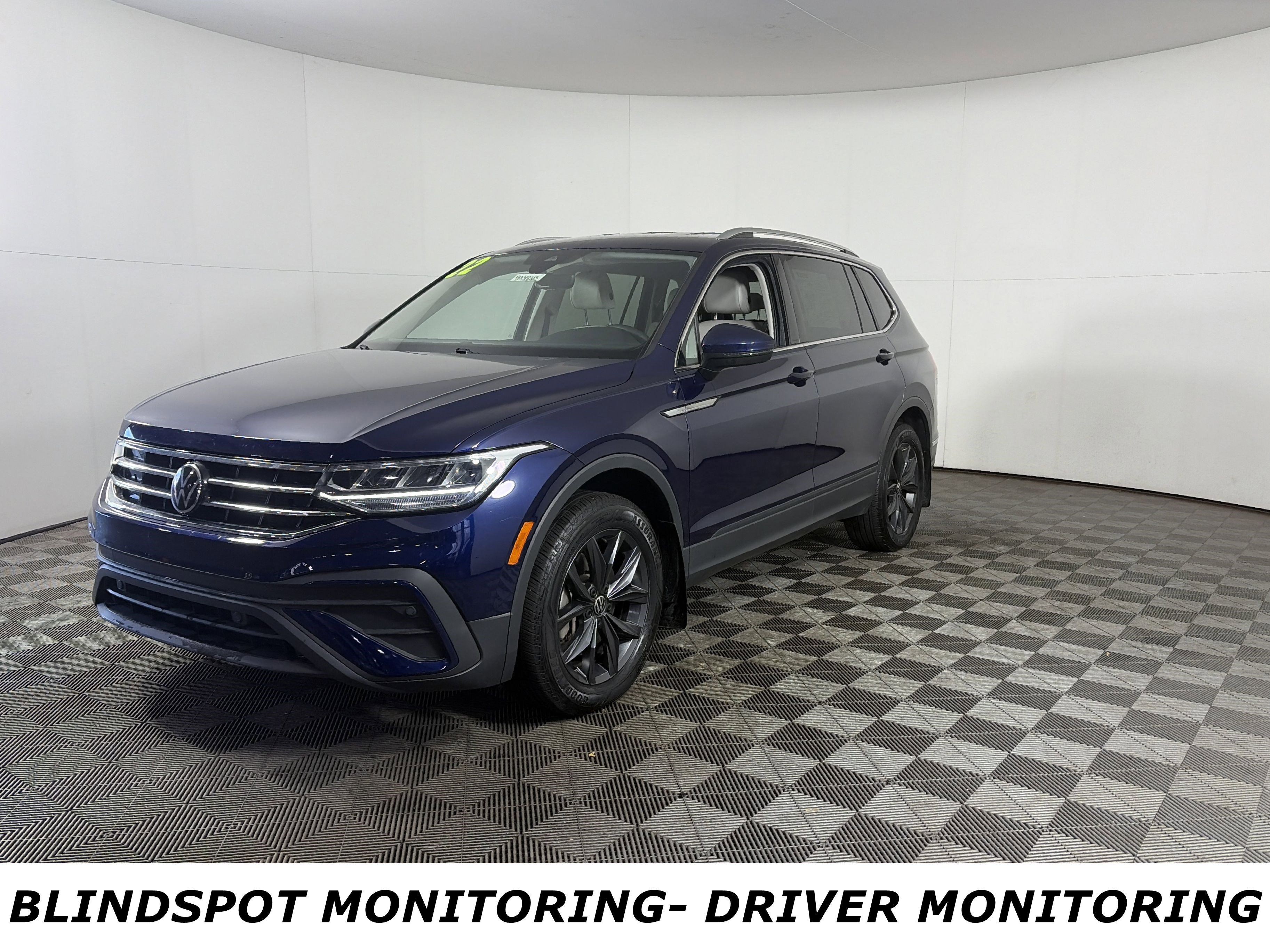 Used 2022 Volkswagen Tiguan SE image 3