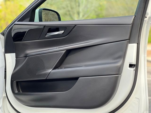 Used 2018 Jaguar XE image 21