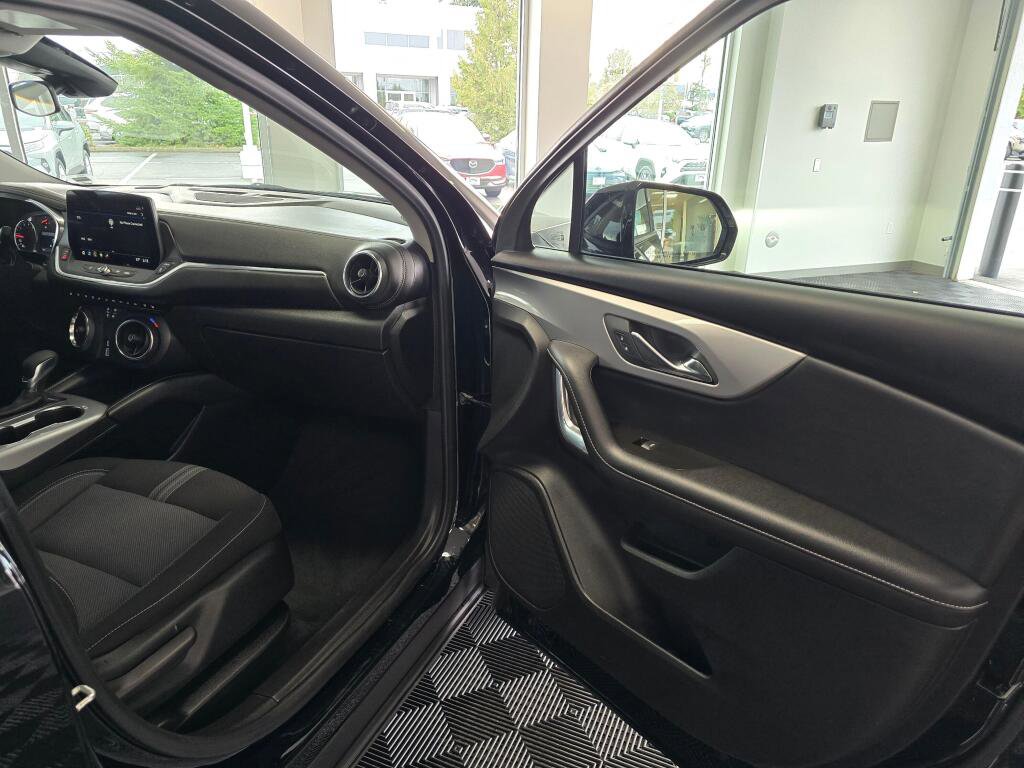 Used 2025 Chevrolet Blazer LT image 43