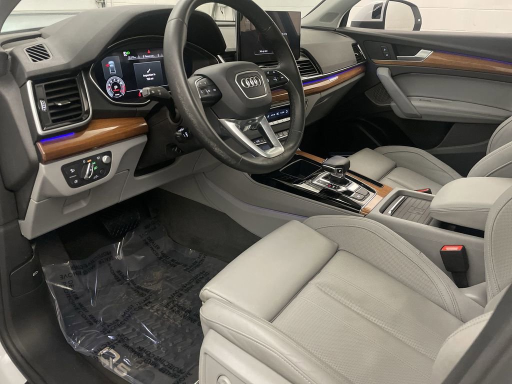 Used 2023 Audi Q5 2.0T Prestige w/ Prestige Package image 4