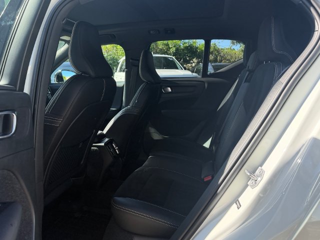 Used 2021 Volvo XC40 T5 R-Design w/ Protection Package Premier AWD/4WD image 11