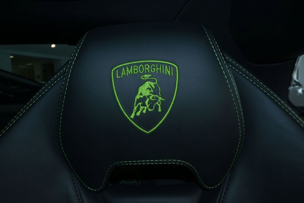 Used 2023 Lamborghini Huracan EVO RWD image 38