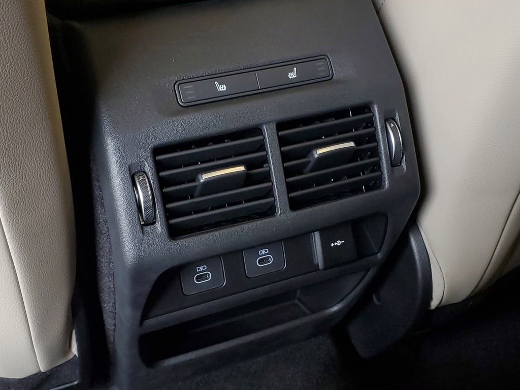 Used 2025 Land Rover Discovery Sport S image 31