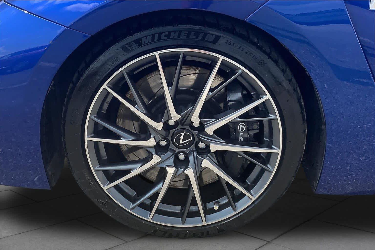 Used 2015 Lexus RC F w/ Performance Package RWD image 11