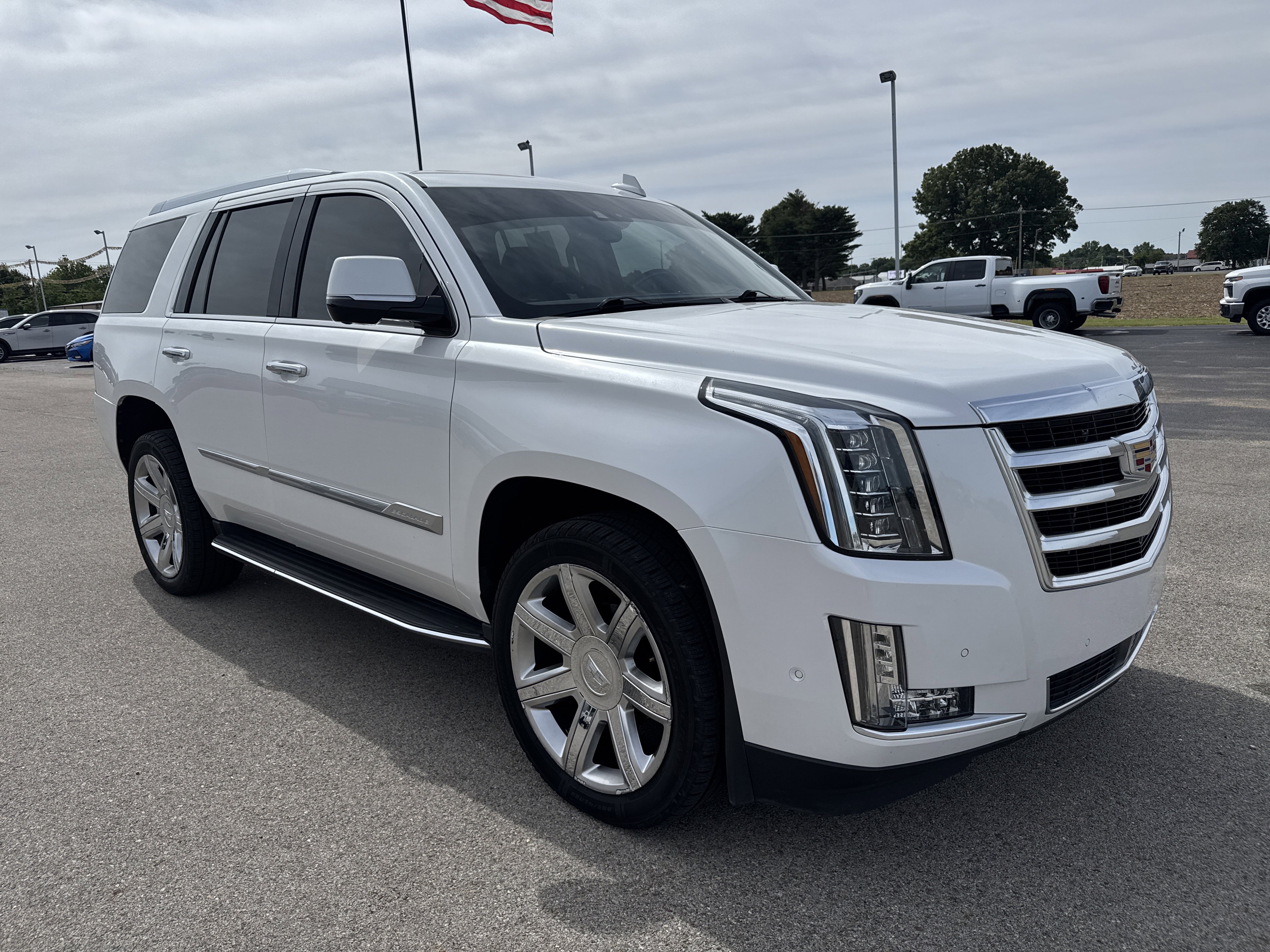 Used 2019 Cadillac Escalade Premium Luxury AWD/4WD image 7