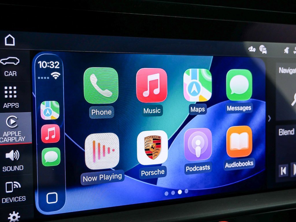 Certified 2025 Porsche Macan image 16