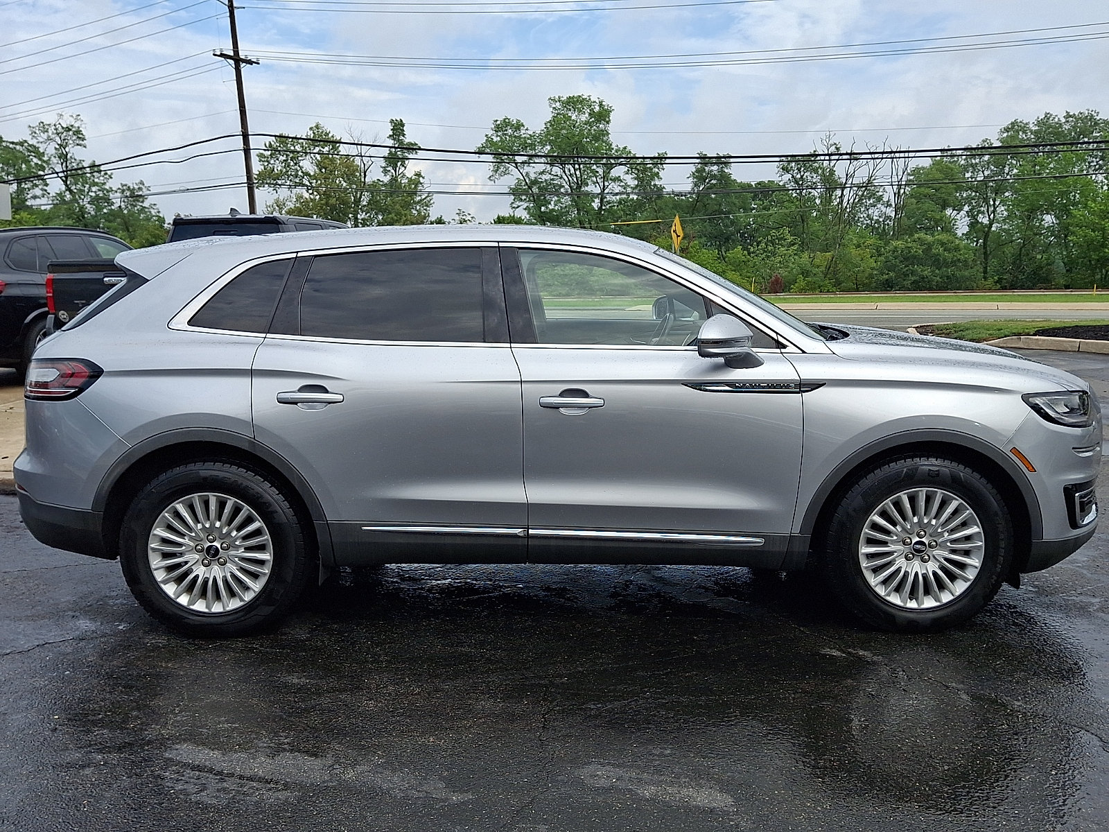 Used 2020 Lincoln Nautilus Premier AWD/4WD image 7