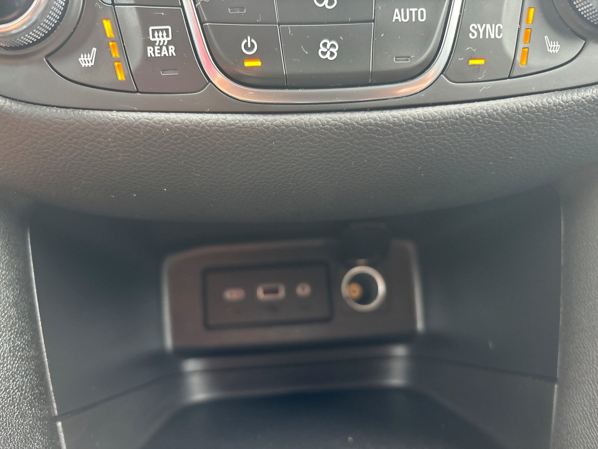 Used 2022 Chevrolet Equinox LT AWD/4WD image 17