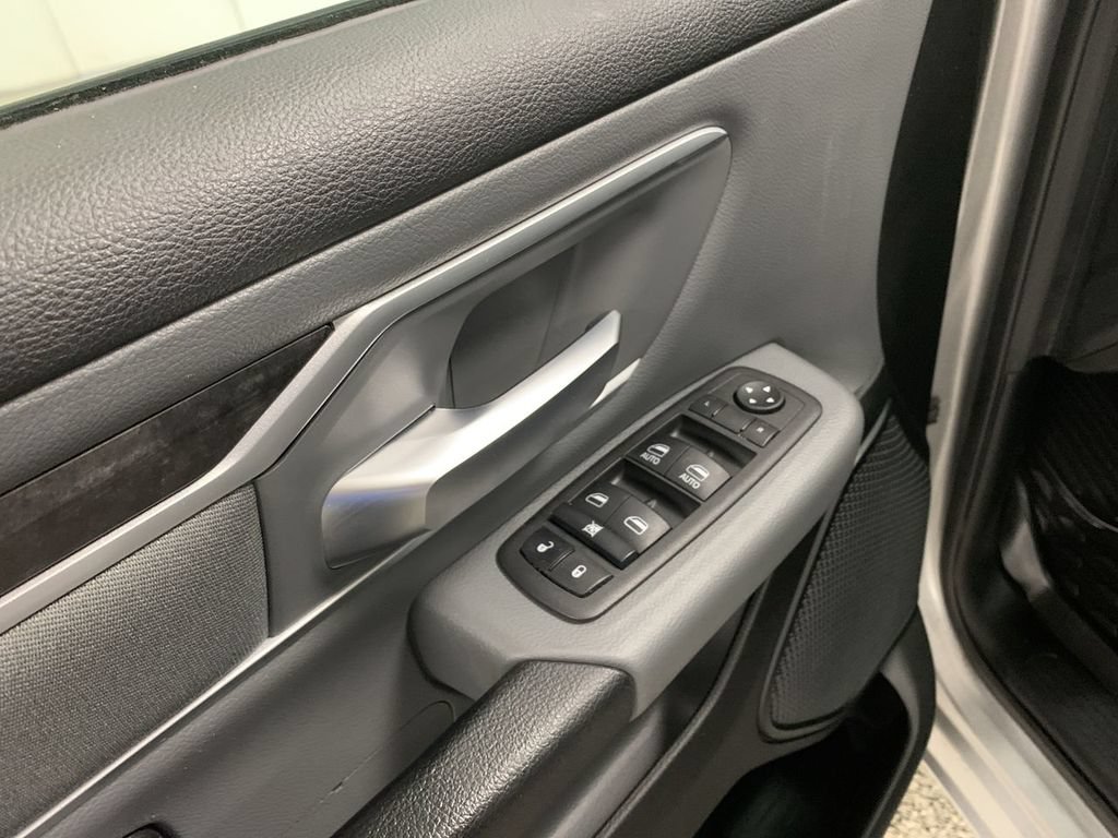 Used 2022 RAM 1500 Big Horn AWD/4WD image 11