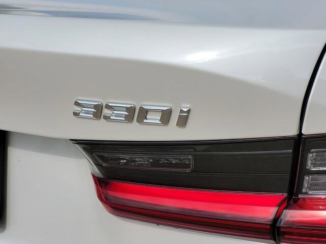 Certified 2025 BMW 330i Sedan w/ Convenience Package image 8