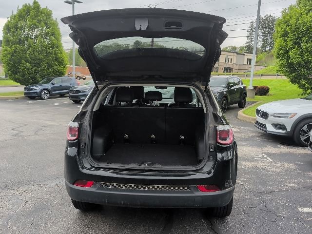Used 2017 Jeep Compass Latitude w/ Popular Equipment Group AWD/4WD image 10